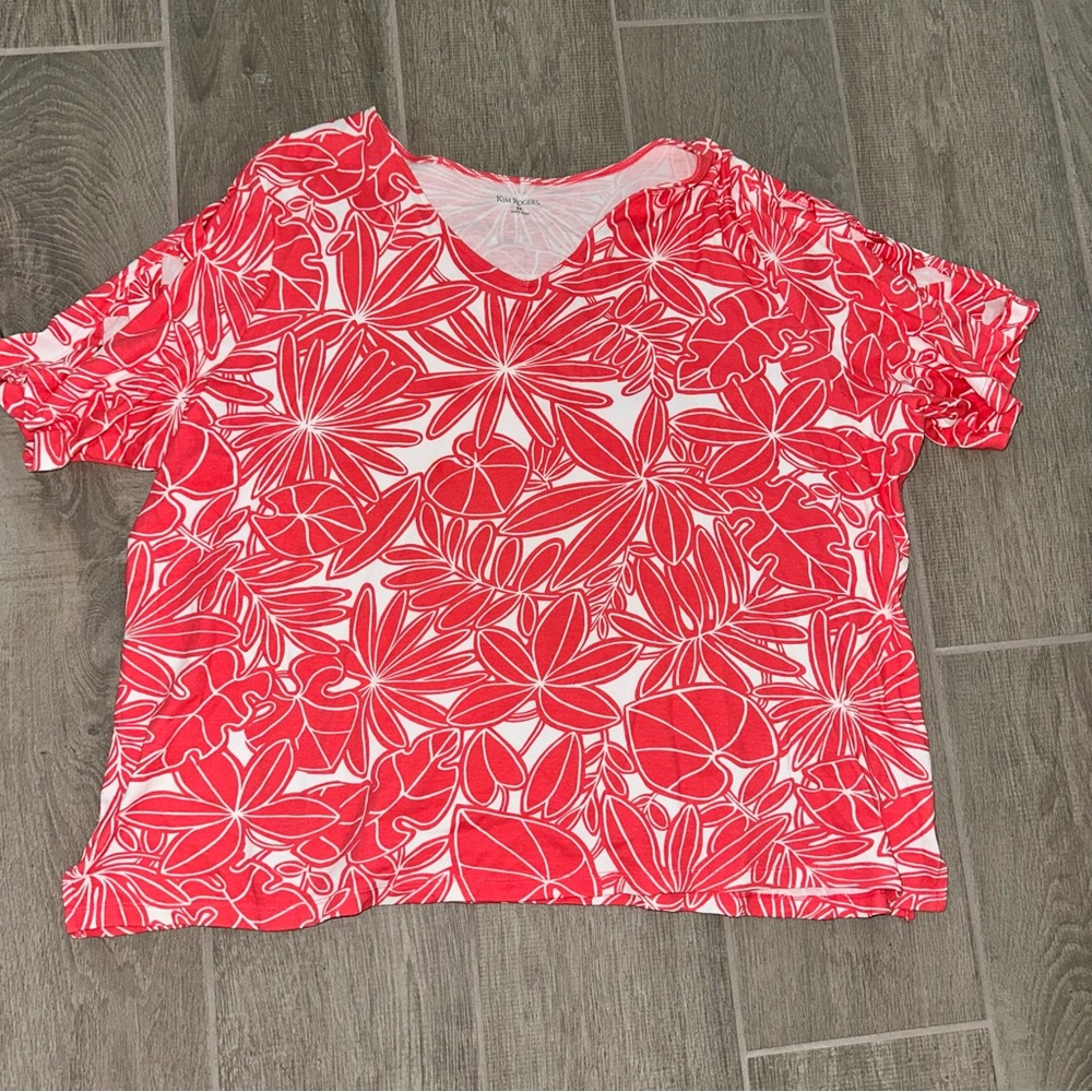 Kim Rogers Coral and White Floral V-Neck Short Sleeve Top